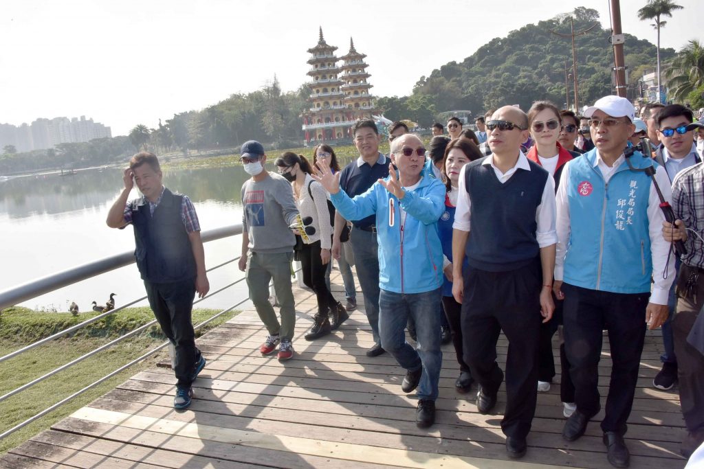 小港關懷獨老 歲末溫馨送暖