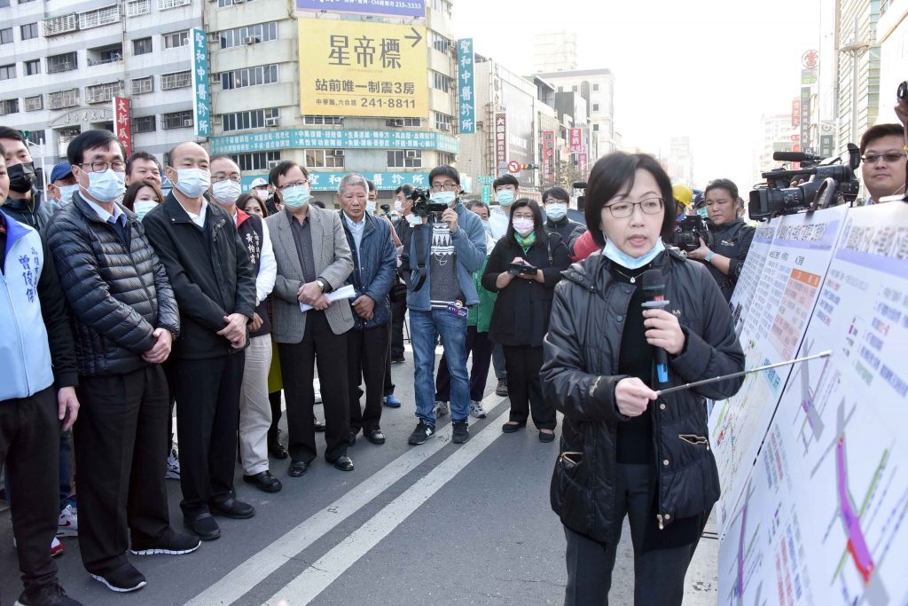 韓國瑜至北極殿參香 祈求平安度過疫情