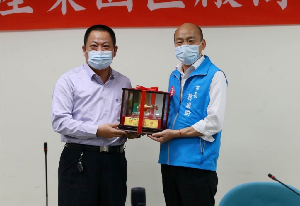 啟動六龜幸福公車小黃  韓國瑜盼暖心接駁拉近城鄉