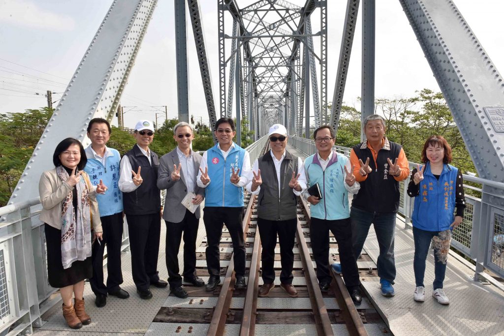 愛河為何變色了？高市府出點子首立「解說牌」