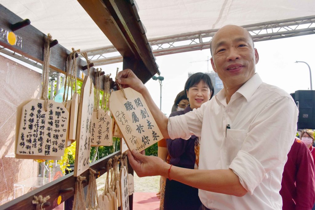 防疫不忘行善傳愛  善心捐助高市圖通閱、故事書車