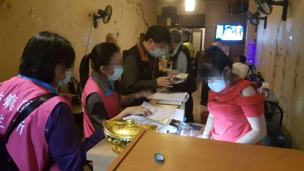 衛生局與輔英科技大學合作共同戰「疫」 拍攝居服員抗疫防護短片