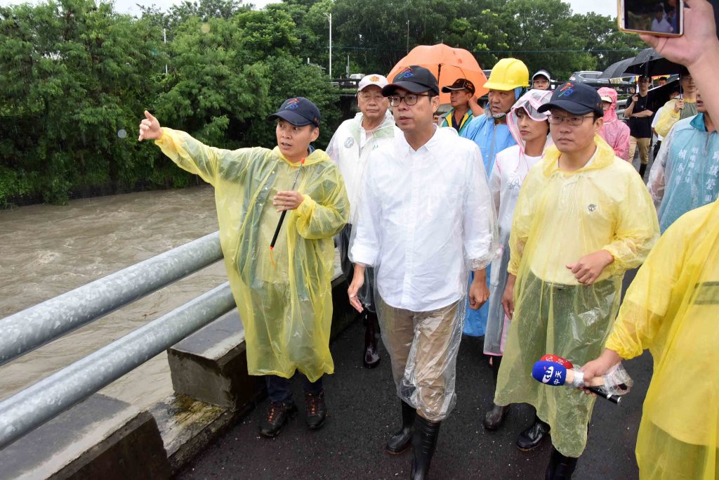 心繫高雄降雨情形 陳其邁奔走南北不遺餘力
