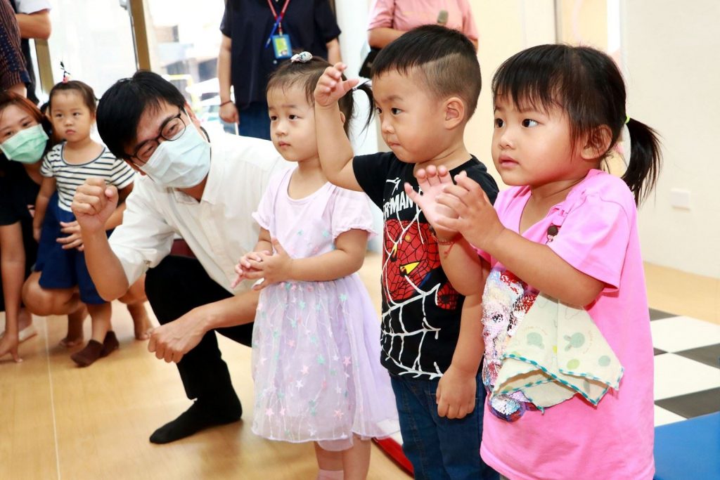觀賞《回家跳舞》　陳其邁：協助小林居民傳承文化再出發