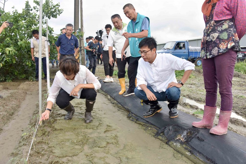 挺進山區關心水情 陳其邁視察六龜美濃排水