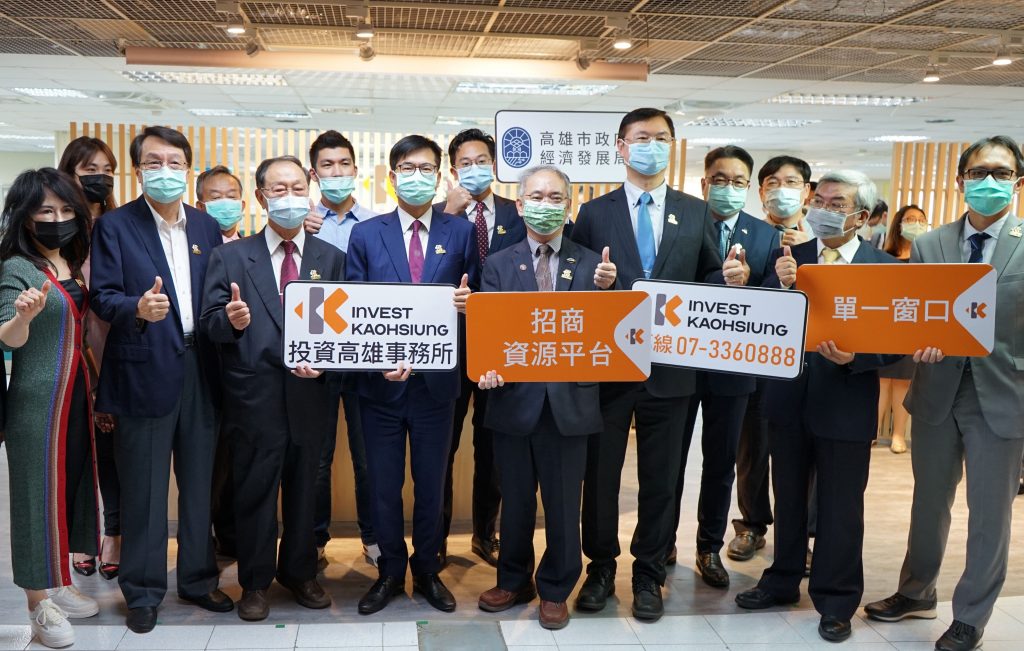 陳其邁、林右昌合比愛心上演「中年版鐵達尼」 推廣高雄基隆雙城雙港觀光「撩下去」