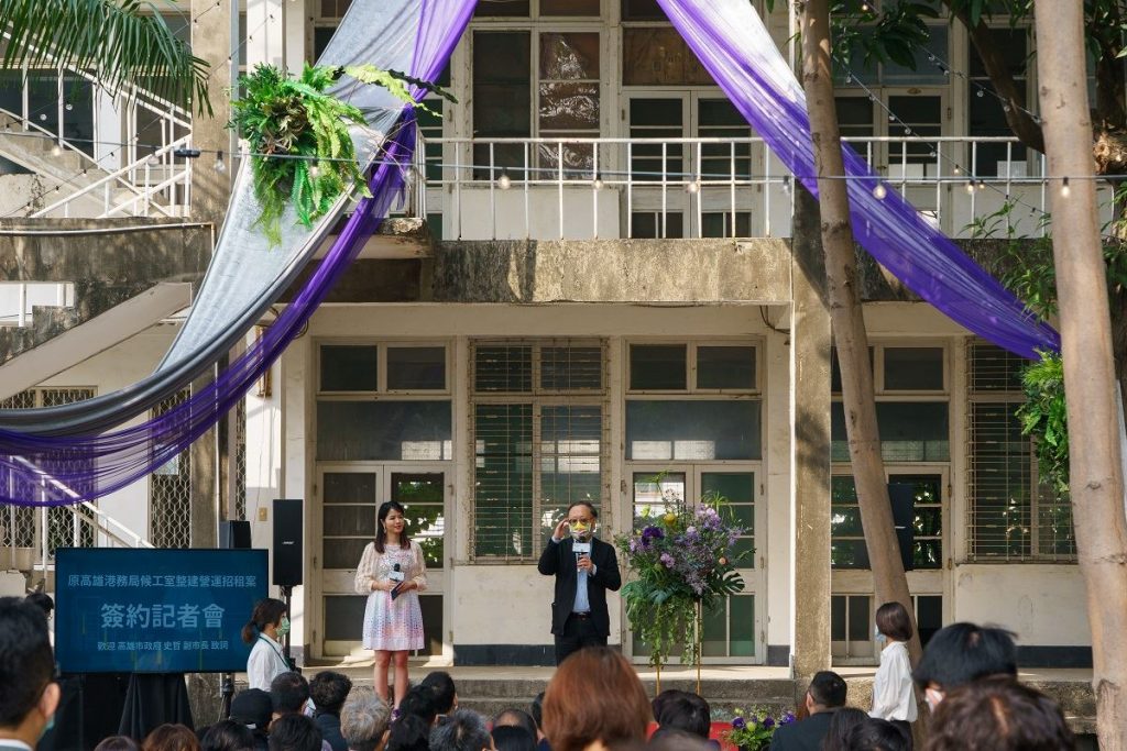 高市新興區建物外牆倒塌無人傷亡 陳其邁現場坐鎮指示妥善安置市民