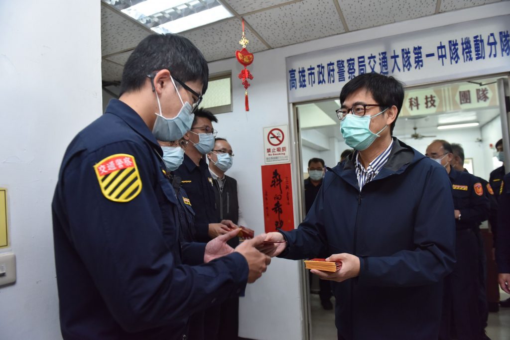 提燈界LV「牛揹揹」有創意  陳其邁下戰帖有信心第一