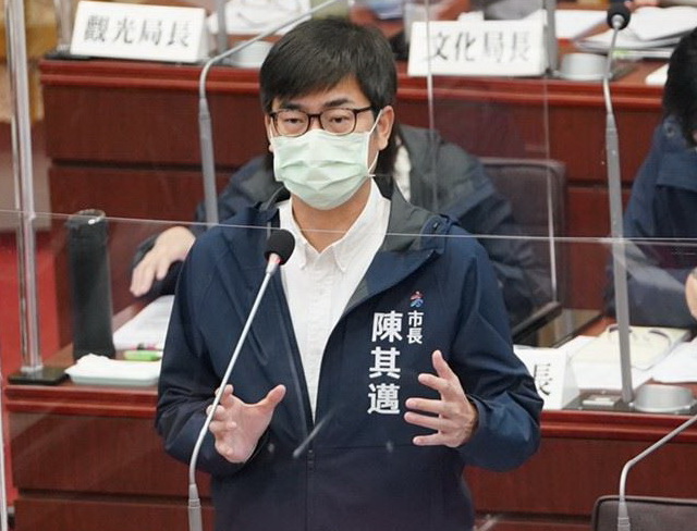 視野死角實境體驗，大型車開進校園