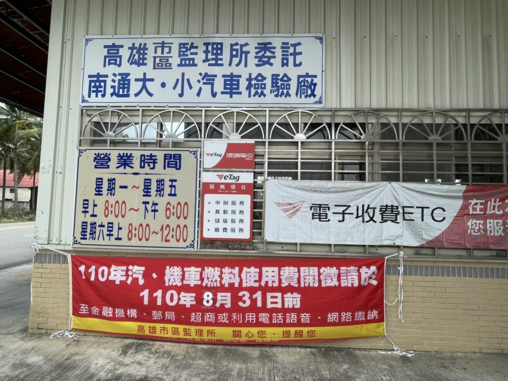 高雄市工會行善特攻隊為勞工安家 市長贈書桌勉勵勤學