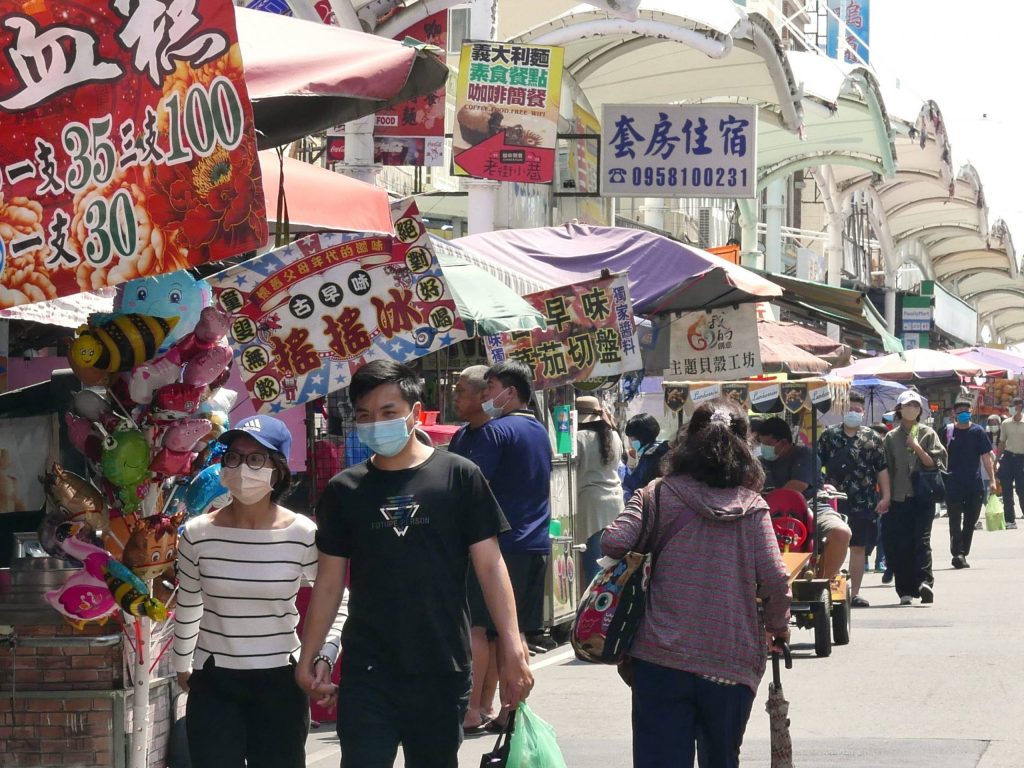 本土病例爆增疫情警戒再亮紅燈 特種行業人員與顧客須打3劑疫苗