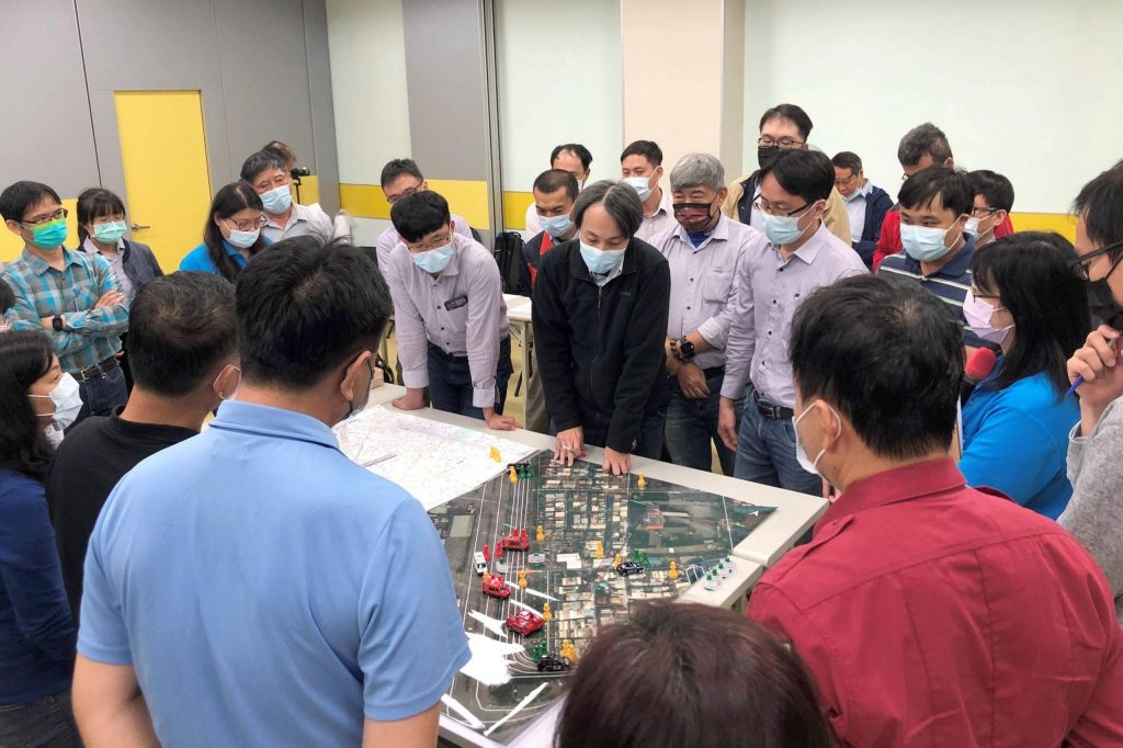 高雄市林園區辦夜間帆船賽 汕尾漁港越夜越美麗