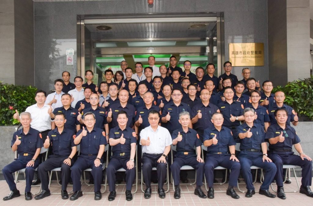 高雄市仁愛之家辦夏威夷風的迎賓草裙舞秀 長輩樂爆