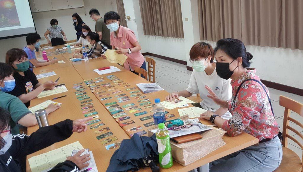 高雄市宅配樂齡藝術手作課程到偏鄉 長輩參與熱絡