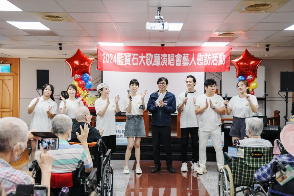 澎湖輪高雄港出港擦撞礁岩 檢查航安無虞恢復航行