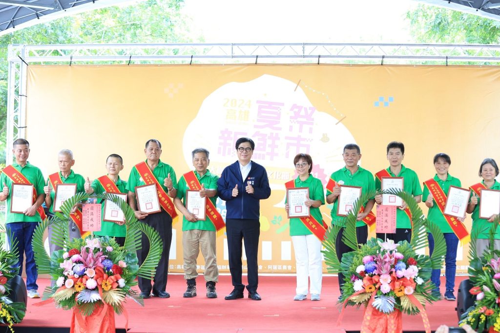 迎接高雄市國小新生入學 陳其邁率三位副市長參加國小迎新活動 並偕同高雄熊宣布「熊出沒走跳校園」巡迴計畫起跑