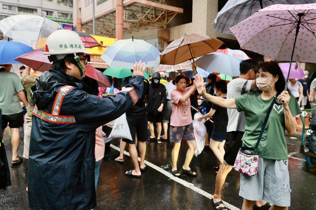 山陀兒颱風持續逼近高雄 市長視察防颱整備並慰問同仁辛勞