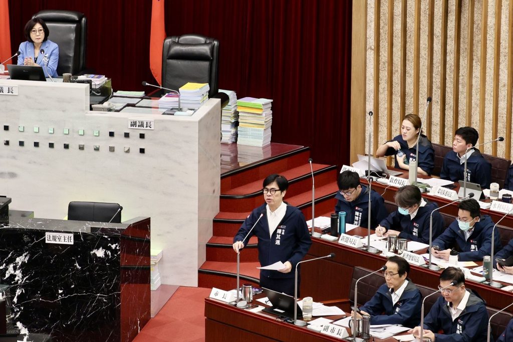 跨年首選高雄夢時代　250秒亞灣跨年花火千輪綻放 花火最佳觀賞點公開 火星人神曲當你的告白神隊友