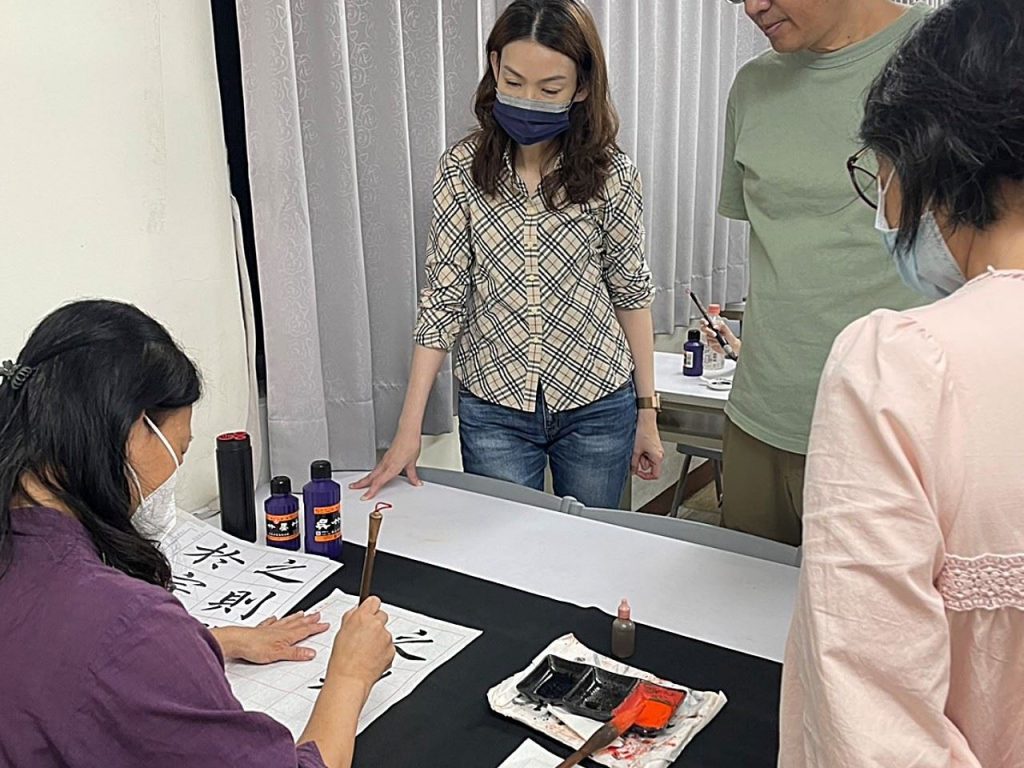 高雄鹹酥雞嘉年華邁入第四屆 台鋼雄鷹投手陳柏清出席大啖美食