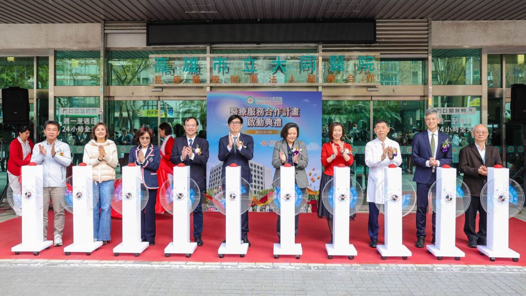 燦爛煙火迎接新年 陳其邁祝福市民心想事成快樂平安