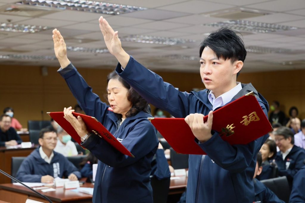 破獲天九牌賭場 苓雅警查扣賭資187萬及查獲通緝犯