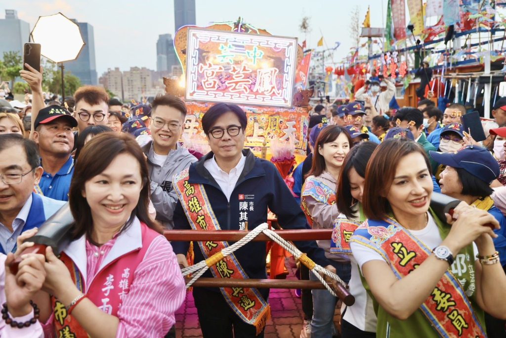 市區九重葛蔓延綻放 高雄各地繽紛花海美不勝收