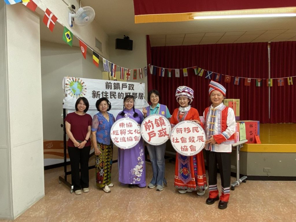 頒發「母親節美力媽媽」獎項 陳其邁感謝母親無私奉獻 持續推動貼心育兒服務