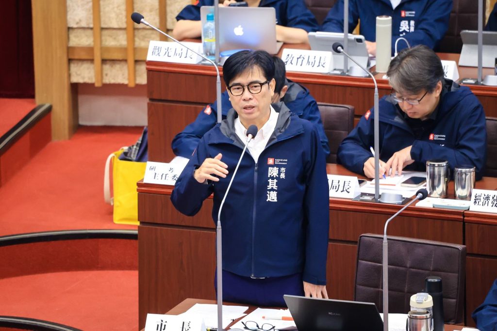 高中職以下普通教室建置大型觸控顯示器 陳其邁允諾加速完成