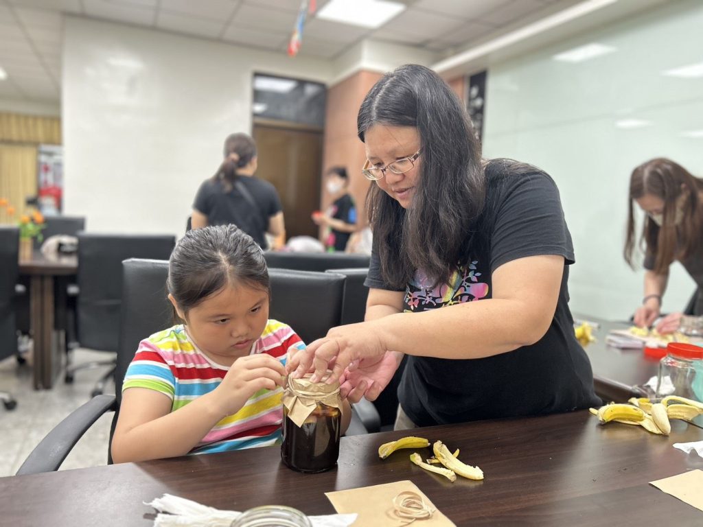 三鳳中街百人包粽 首度結合日本粽文化 陳其邁親手包粽迎端午