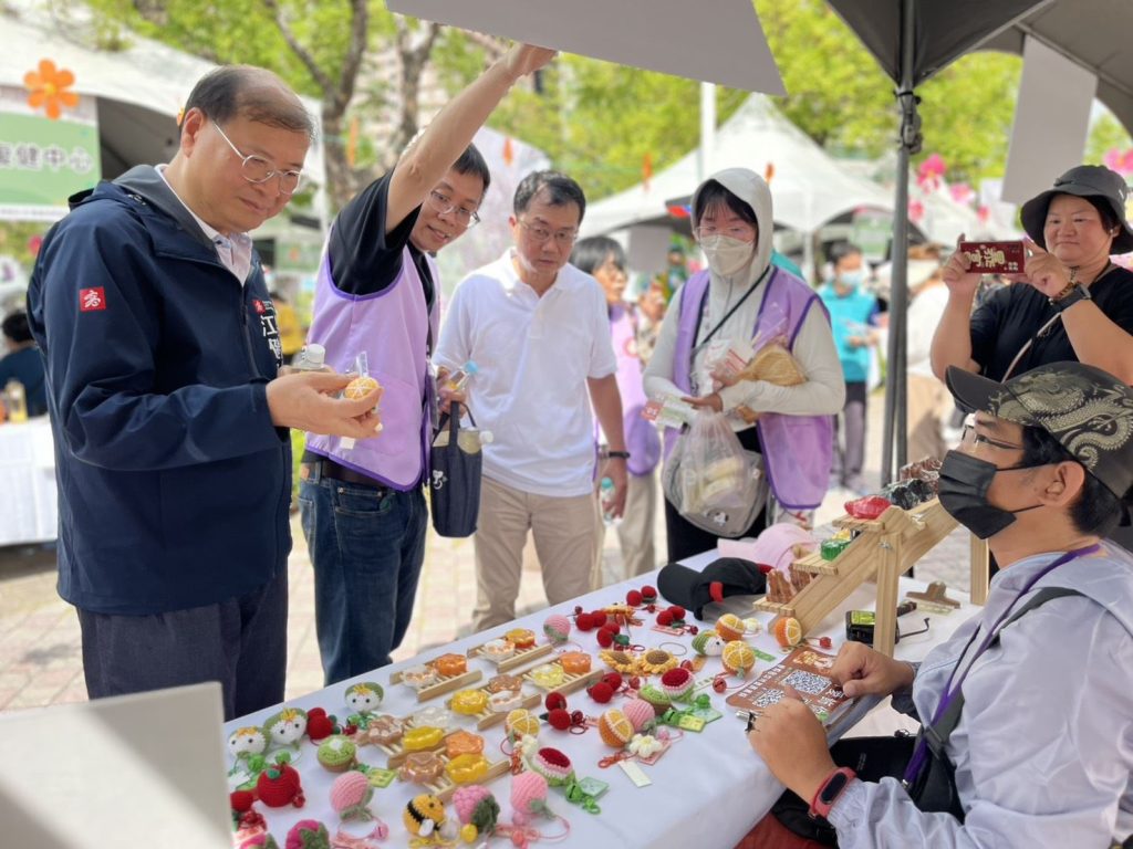 台灣武廟志工協會頒發獎助學金 逾300位學子受惠