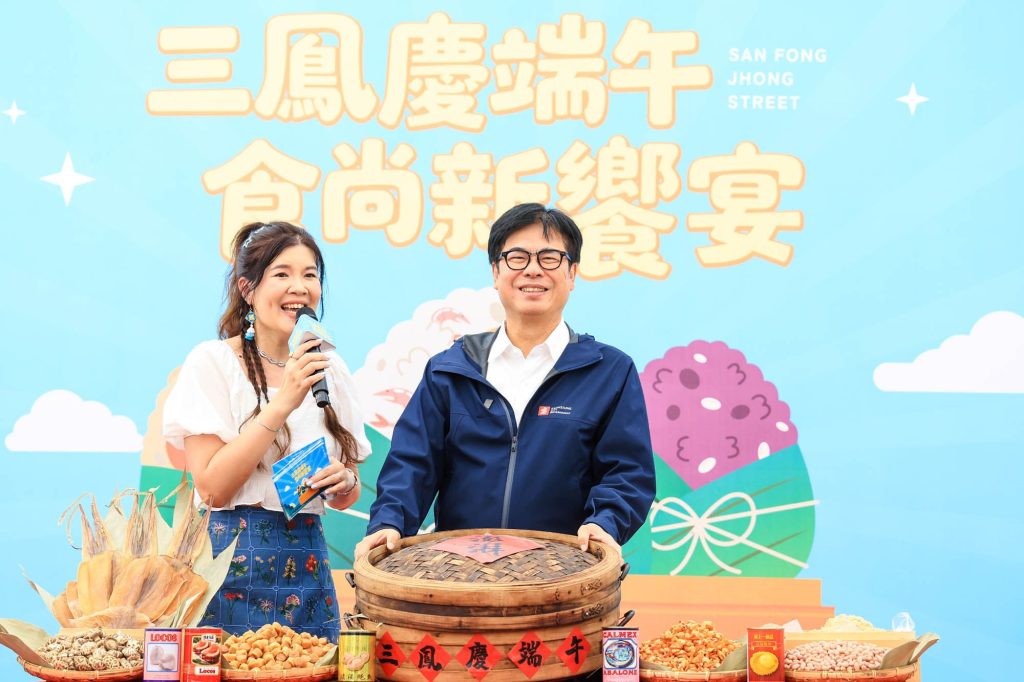 三鳳中街粽葉飄香 陳其邁包粽與市民歡慶端陽