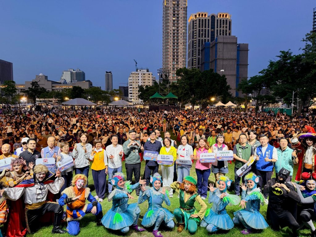 陳其邁為高雄龍舟錦標賽揭開序幕 歷屆最多192支國內外隊伍角逐120萬元獎金